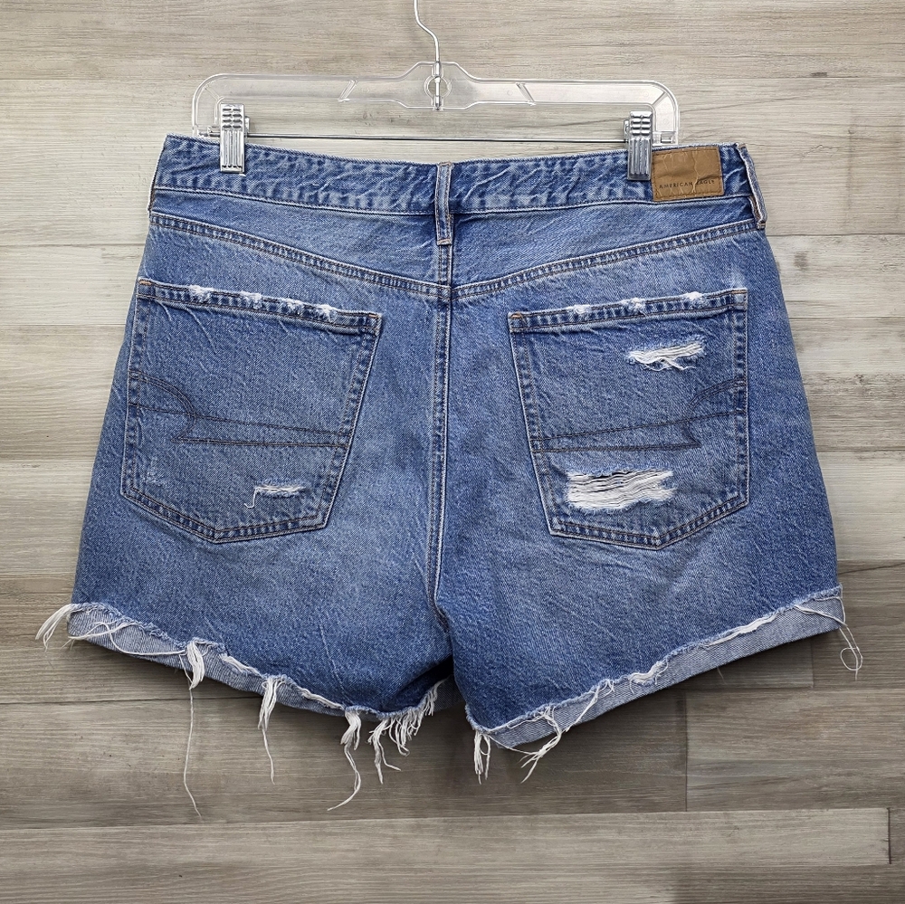 American Eagle Destroyed Medium Wash Tom Girl Shorts Womens Size 12 - Picture 4 of 15